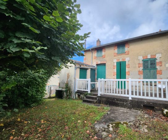 NANTIAT BOURG MAISON SUR 1520 M² TERRAIN